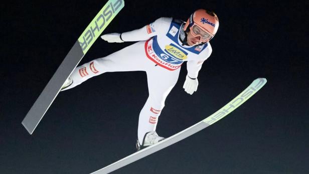 Skispringer Stefan Kraft im Flug.