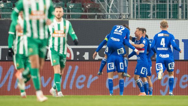 Die Spieler des GAK freuen sich über den Sieg gegen Rapid.