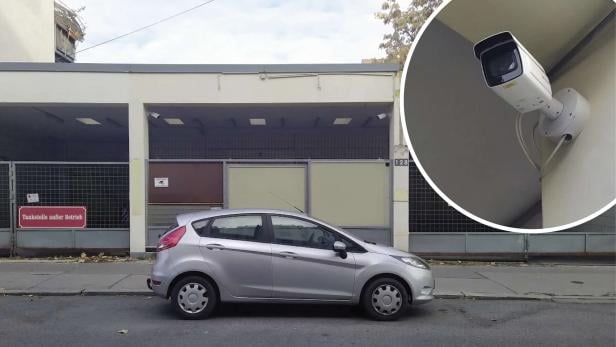 Auto vor Tankstelle mit Videokamera-Überwachung.