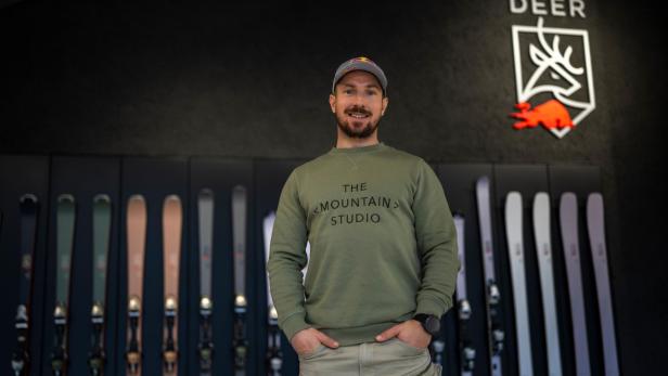 Marcel Hirscher in seiner Fabrik