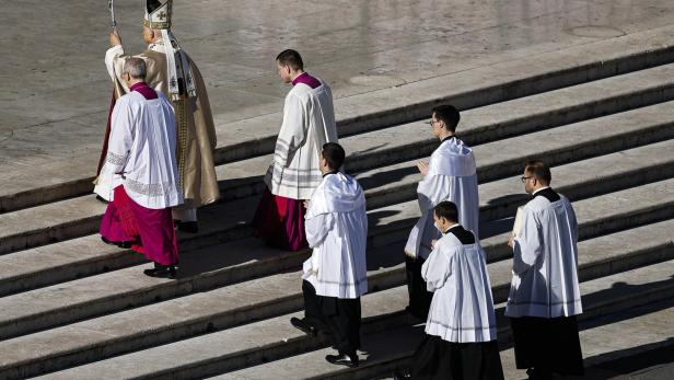 Pope Leo XIV celebrates Angelus prayer in Vatican