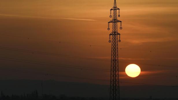 ++ THEMENBILD ++ ENERGIE / KLIMA / STROM  / ENERGIEKOSTEN / ENERGIEQUELLEN / BLACKOUT