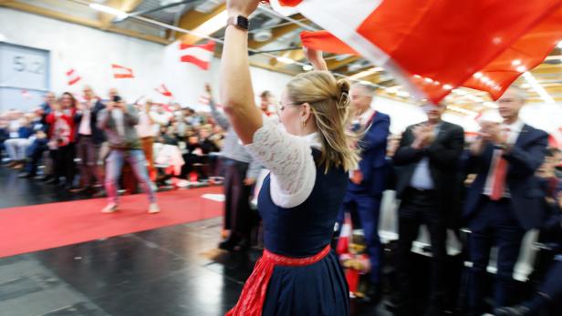  Auch die Gewinner der „Internationalen Skills Championships Europe“ wurden geehrt: Juliana Hain, beste Steinmetzin Europas. 