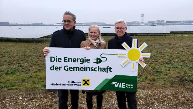 Günther Ofner, Flughafen Wien Vorstand, Ernestine Grießler, Raiffeisenbank Region St. Pölten, Michael Höllerer, Generaldirektor Raiffeisen NÖ-Wien, bei der Präsentation ihres Kooperationsprojekts.