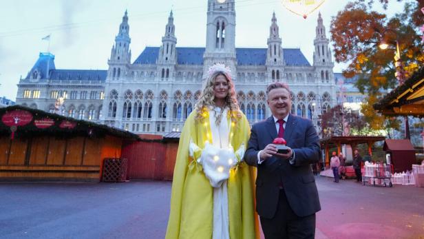 Das Christkind bringt allen was – und manchen etwas mehr. Das weiß auch Stadtchef Michael Ludwig.  