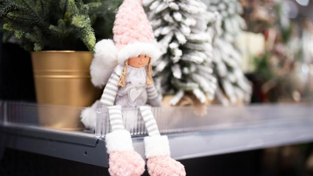 ++ THEMENBILD ++ WEIHNACHTSGESCHÄFT / HANDEL / EINZELHANDEL / WEIHNACHTEN