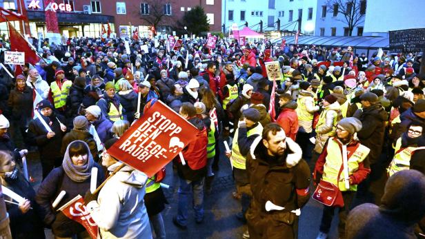 DEMONSTRATIONEN "PFLEGEPARADE - FÜR PFLEGE-UND BETREUUNGSBERUFE" UND "PROTESTMARSCH FÜR DAS GESUNDHEITSSYSTEM"