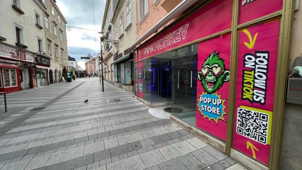 Ein Geschäftslokal mit rosaroter Fassade