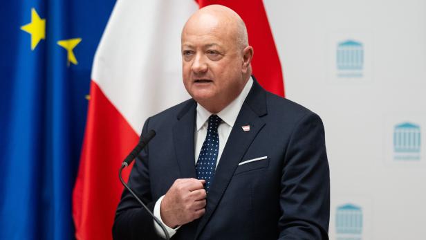 BUCHPRÄSENTATION ÖVP PARLAMENTSKLUB "MIT GANZER KRAFT FÜR ÖSTERREICH" UND "80 JAHRE ÖVP IM PARLAMENT": STOCKER