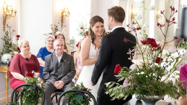 Michelle und Marlon vor dem Traualtar