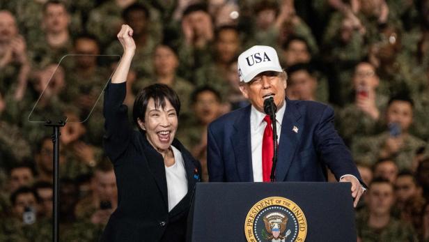 Japans Ministerpräsidentin Sanae Takaichi mit US-Präsident Donald Trump