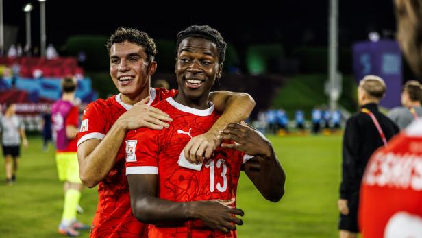 Rapidler Kenny Nzogang (Nr. 13) freut sich bei der U17-WM
