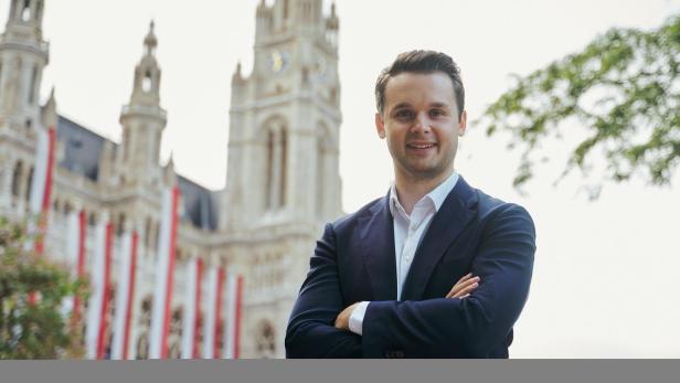 ÖVP-Bildungssprecher Harald Zierfuß vor dem Wiener Rathaus.