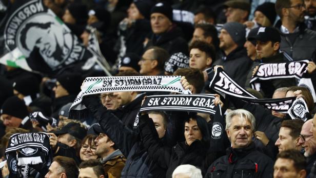 ++ THEMENBILD ++ SPORT / MANNSCHAFTSSPORT / FUSSBALL / FANS