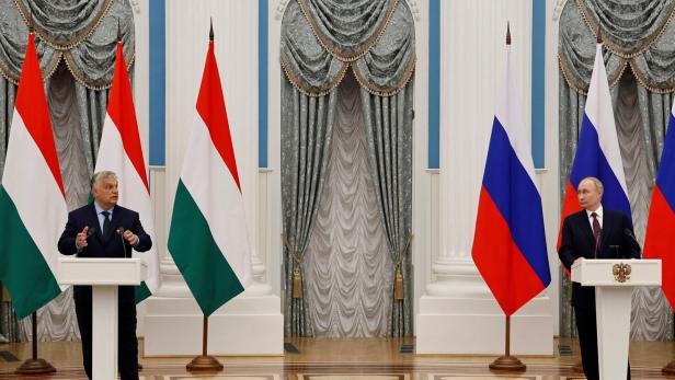 Hungary's Prime Minister Orban and Russia's President Putin attend a press conference in Moscow