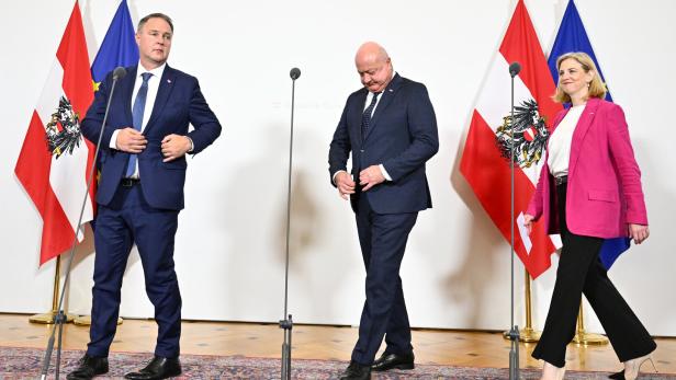 KLAUSUR DER BUNDESREGIERUNG: DOORSTEP - BABLER/STOCKER/MEINL-REISINGER