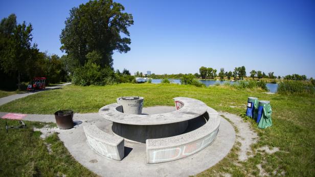 ++ THEMENBILD ++ HITZE - GRILLVERBOT IN WIEN