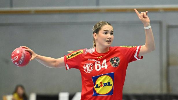 Ana Pandza wirft den Ball.