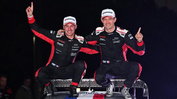  Sebastien Ogier jubelt über seinen neunten WM-Titel.
