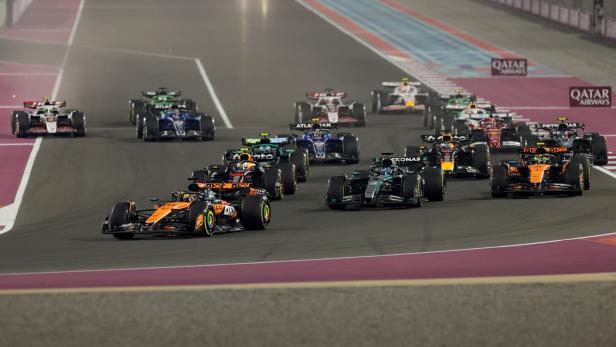 Oscar Piastri lag schon in der ersten Kurve voran.