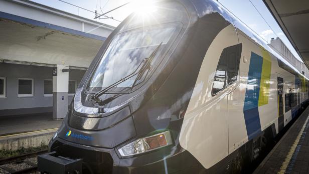 Hans Peter Haselsteiner, Dr., stellt die neuen Zuege der Westbahn vor. Westbahnhof