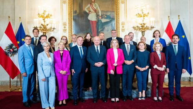 Politikerinnen und Politiker auf einem Gruppenfoto