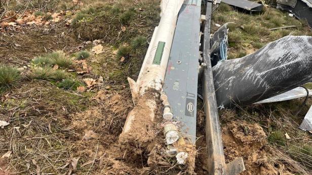 R-60-Luft-Luft-Rakete auf Wrack