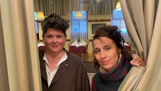 Lisa Reimitz und Franziska Hatz (rechts) beim "Birner" in Floridsdorf. 