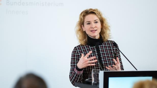 GEWALTSCHUTZGIPFEL INNENMINISTERIUM "GEMEINSAM GEGEN GEWALT": HOLZLEITNER