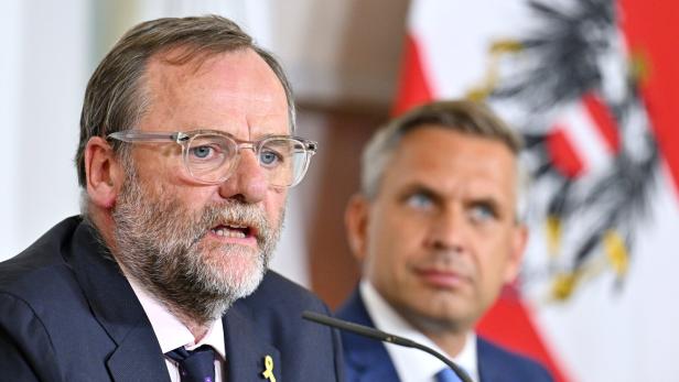 SOMMERMINISTERRAT: PRESSEFOYER - SCHELLHORN/HATTMANNSDORFER