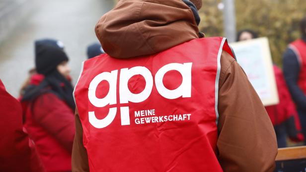 ++ THEMENBILD ++ SSTREIK / GEWERKSCHAFT / PROTEST / LOHNVERHANDLUNGEN / KV-VERTRAG