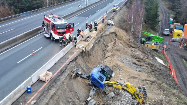 Hang neben der Autobahn abgerutscht