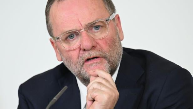 MINISTERRAT: SCHELLHORN (NEOS)