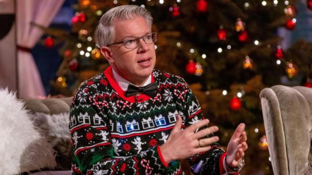 Frank Thelen baut Unfall mit Schneemobil im Studio.