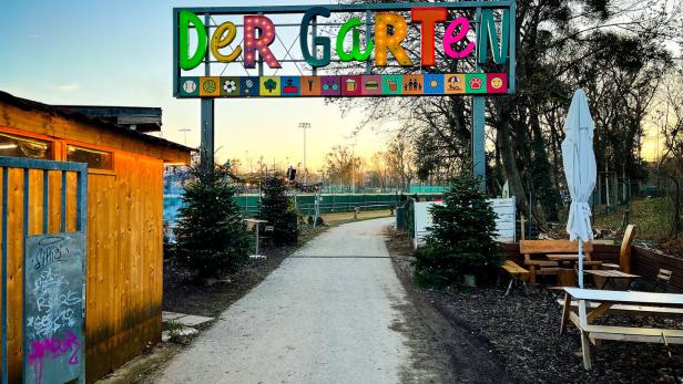 Das Bild zeigt den Eingang zum "All you can eat" Weihnachtsmarkt