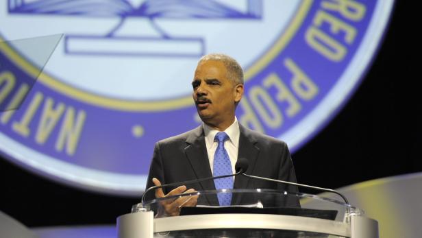 epa03790140 U.S. Attorney General Eric Holder delivers a keynote address at the 104th annual National Association of the Advancement of Colored People (NAACP) Convention in Orlando, Florida, USA, 16 July 2013. Holder&#039;s appearance comes just days after George Zimmerman&#039;s acquittal in the 26 February 2012 shooting death of 17 year-old Trayvon Martin in Sanford, Florida. EPA/BRIAN BLANCO