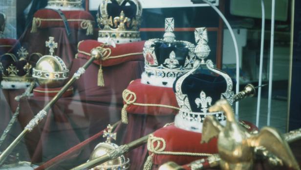 Kronjuwelen hinter Vitrine