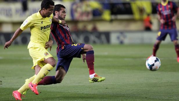 67 Der brasilianische Fußballstar Dani Alves wird von Anhängern von Villarreal rassistisch beschimpft und mit Bananen beworfen.