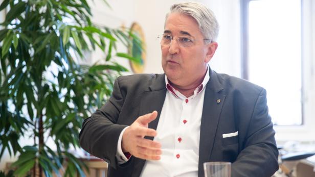 Ernst Nevrivy,Josef Taucher