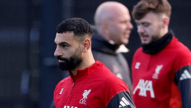 Mo Salah und Trainer Arne Slot (im Hintergrund)