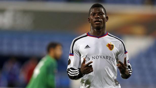 Ein Fußballspieler des FC Basel während eines Spiels.