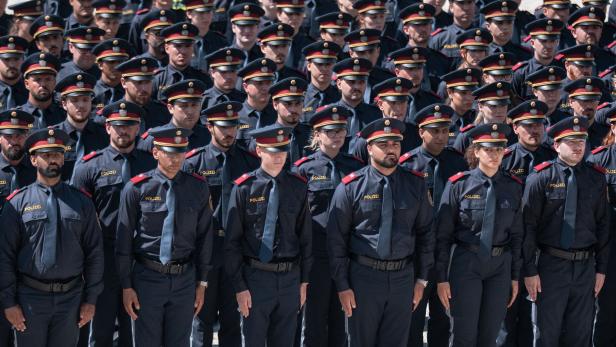 ++ THEMENBILD ++ ANGELOBUNG VON POLIZISTEN UND POLIZEISCHÜLERN