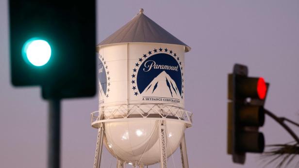 US-PARAMOUNT-ATTEMPTS-HOSTILE-TAKEOVER-BID-FOR-WARNER-BROS.-DISC