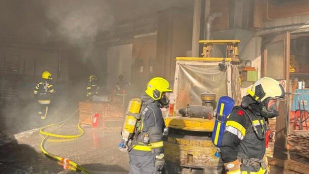 Feuer in Holzbetrieb