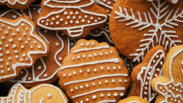 Verzierter Lebkuchen übereinander geschlichtet.