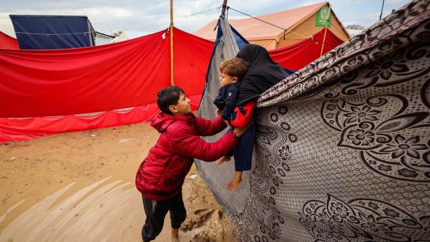 TOPSHOT-PALESTINIAN-ISRAEL-CONFLICT-WEATHER