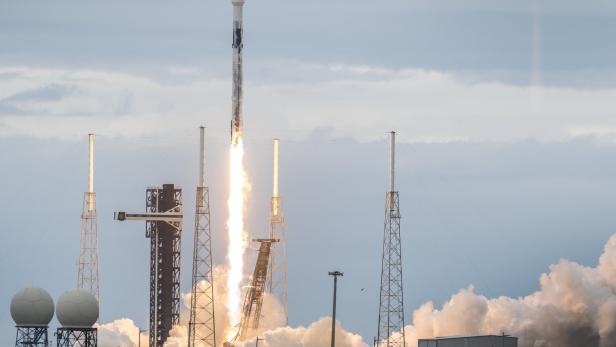 SpaceX NROL-77 mission launch