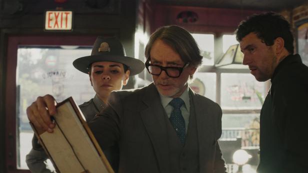 Mila Kunis, Daniel Craig, Josh O’ Connor in "Wake Up Dead Man".