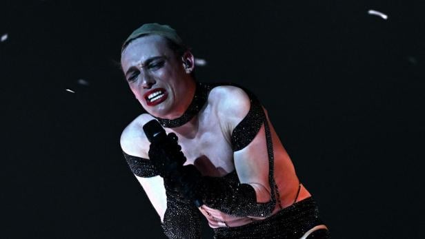 Song Contest: Vorjahresgewinneract Nemo gibt wegen Israel Trophäe zurück