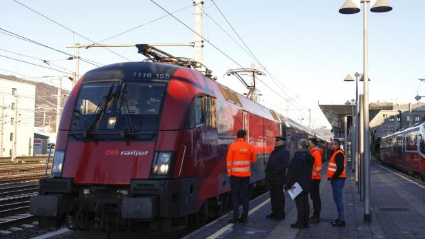 "Staub im Tunnel": Schrecksekunde überschattet Koralmbahn-Eröffnung